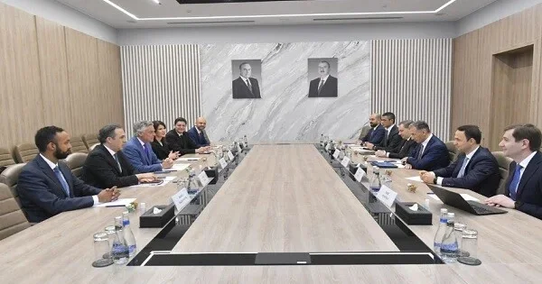 Con Hantsman Mərkəzi Bankın sədri ilə görüşdü