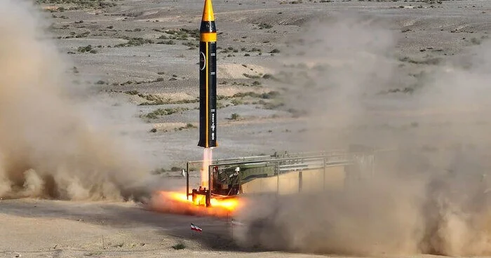 Иран официально презентовал новую баллистическую ракету