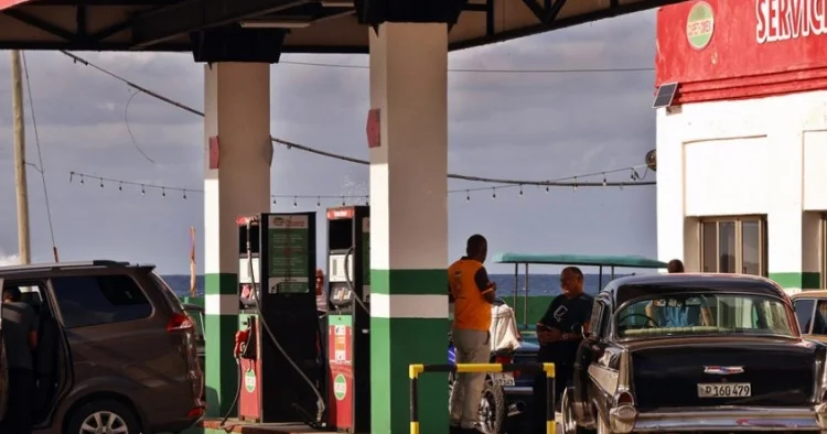 Kubada böhran: cəmi 2 3 həftəlik neft ehtiyatı qalıb