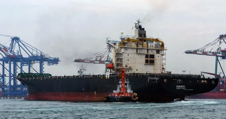 Первый иранский авианосец выведен в море на фоне региональной напряженности