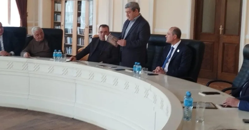 Belə əsərlər yazmaq həm vacibdir, həm də ağır. Yunus Oğuz bu yolları gözəl keçir...