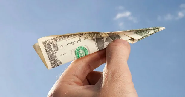 Dolların iqtisadi mövqeyini zəiflədən əsas amillərdən biri, onun açıq şəkildə qlobal siyasi alətə çevrilməsidir