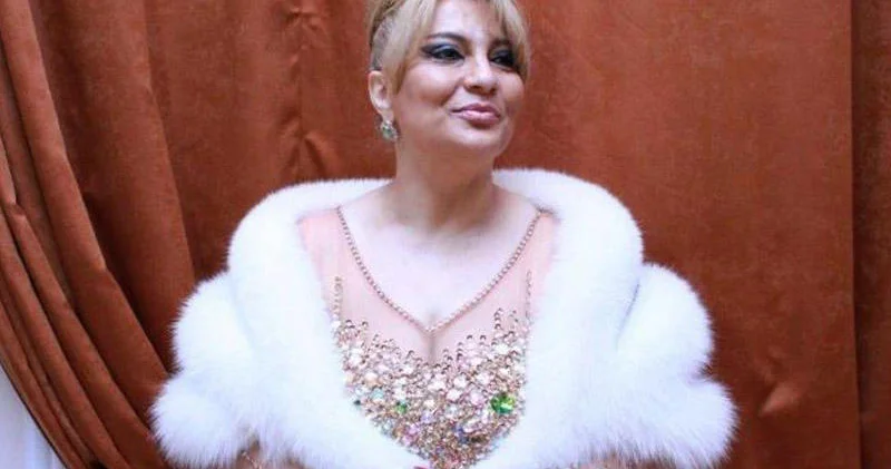 Əməkdar artistin canlı ifası və köhnə geyimi MÜZAKİRƏ YARATDI VİDEO