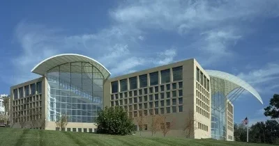 Tramp Sülh Şurası üçün baş ofis açır