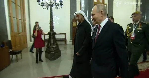 Putinin 4 il öncə ona hədiyyə etdiyi gödəkçə ilə Rusiyaya gəldi