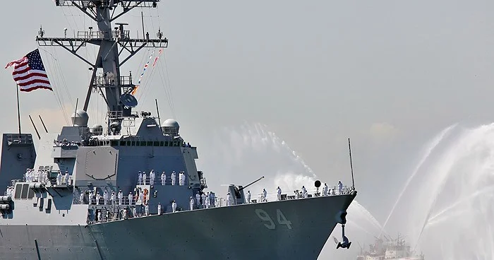 США перебросили в зону Персидского залива шестой эсминец