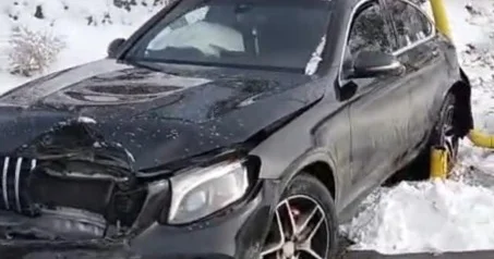 Naxçıvanda maşın qaz xəttinə çırpıldı FOTO