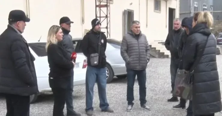 Abşeronda sakinlər binadan mənzil aldılar, içində yaşaya bilmirlər VİDEO