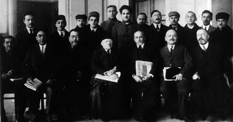 Türk xalqları hansı əlifbanı seçməlidir?