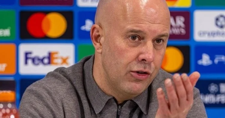 Liverpul Slotu istefaya göndərəcək?