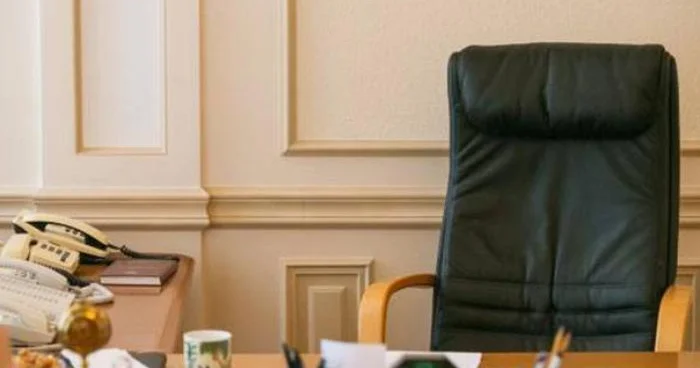 Vəzifəsindən azad olunan məmurlar sonra hansı işlə məşğul olurlar? AÇIQLAMA