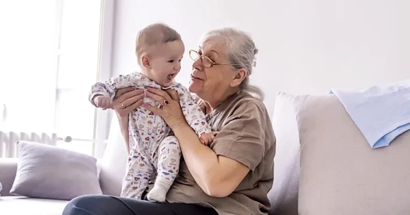 Davamlı olaraq nəvəyə baxmaq yaşlı insanlarda depressiyaya səbəb ola bilər