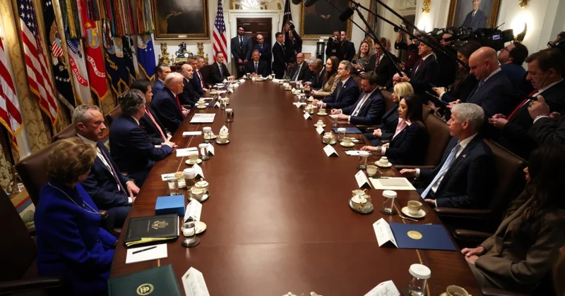 Tramp şatdaunun qarşısını almaq üçün razılaşmaya yaxın olduqlarını açıqlayıb