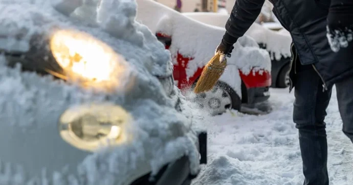 Qarlı ərazidə batan maşını necə çıxartmaq olar? Sürücülərə TÖVSİYƏ