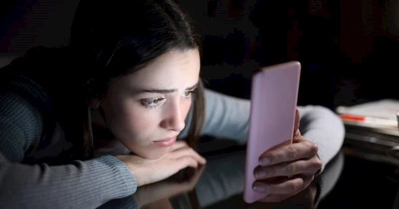 Paltarın əynində başqa şəklinə baxa bilərəm? Mədəni maska arxasındakı onlayn yırtıcılar