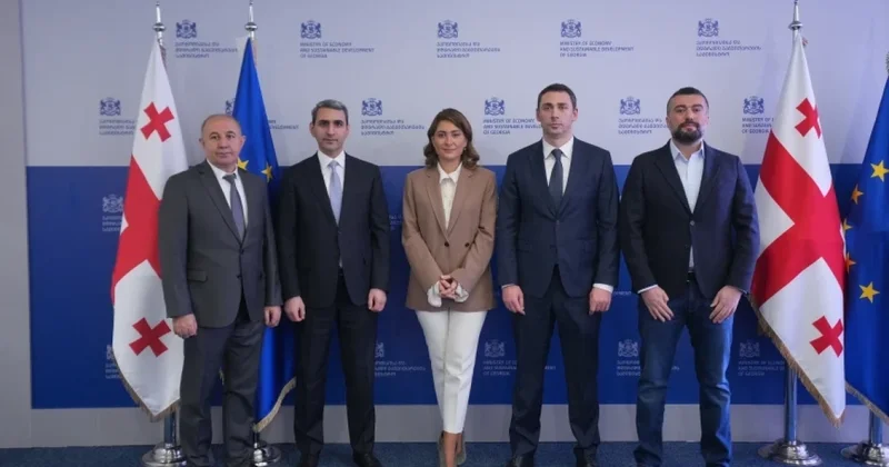 Bakı Tbilisi Qars dəmir yolu üzrə müqavilələr imzalanıb