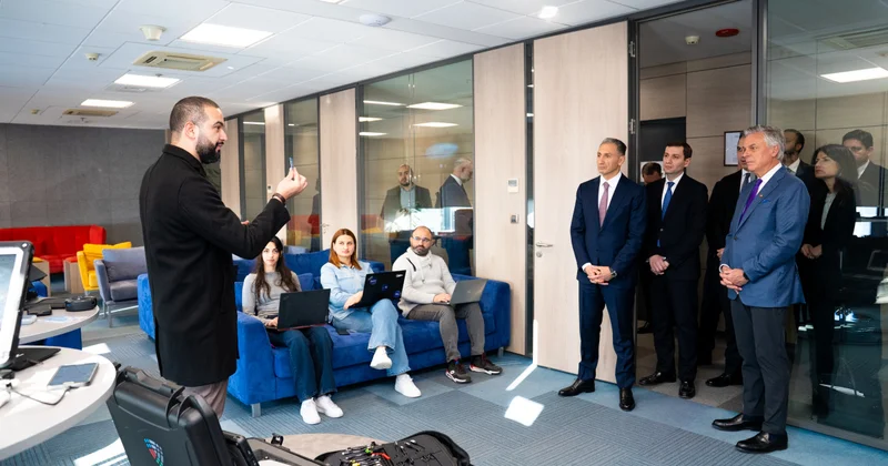 Вице председатель Mastercard Джон Хантсман в Азербайджане