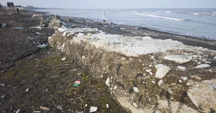 Отступающие воды Каспия раскрыли тайны массивных сооружений в Лянкяране