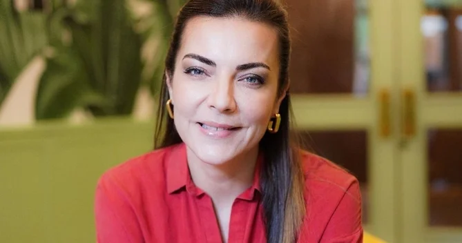 Məşhur aktrisa bu səbəbdən həmkarlarını sosial şəbəkədə izləmir