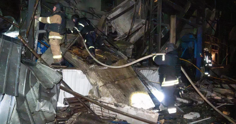 Ночной налёт на Одессу: пожар на складе и производственных зданиях ФОТО