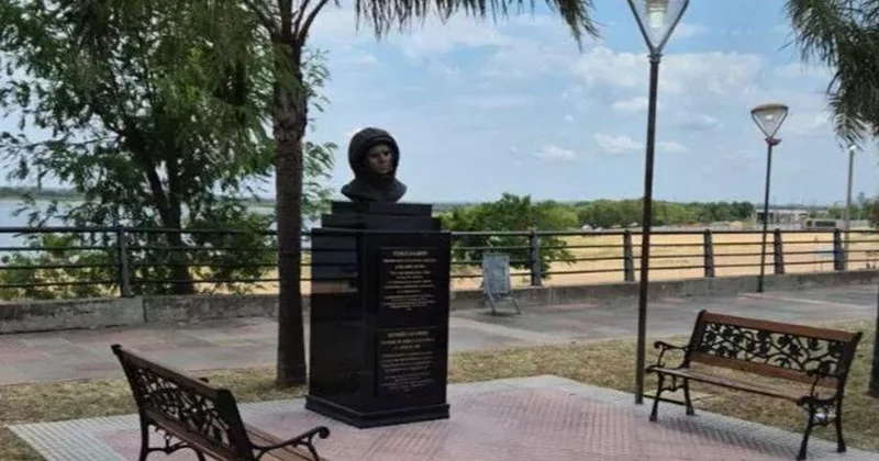 Paraqvayda ilk kosmonavta abidə qoyuldu