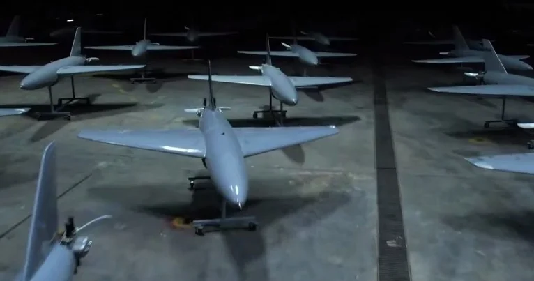 İran ABŞ a qarşı hırəkətə keçdi: Minlərlə dron döyüşə hazır vəziyyətə gətirilib