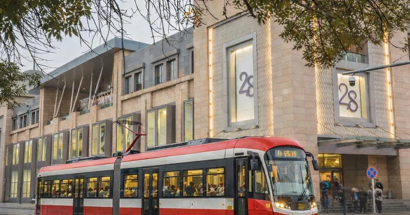 Tramvay “28 Mall”un qabağından keçəcək