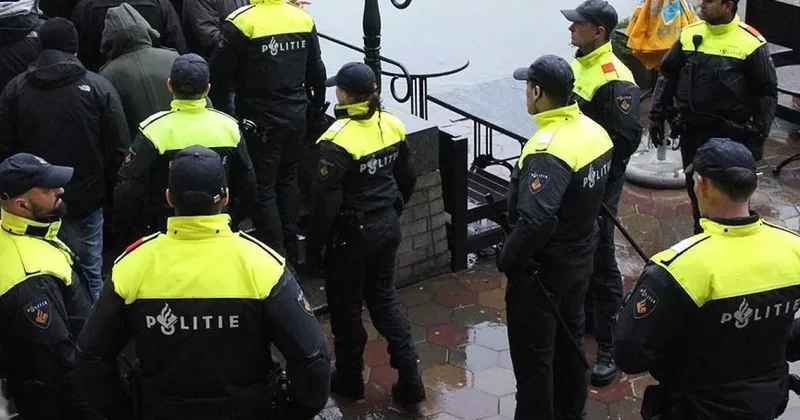 В Нидерландах полицейский избил двух мусульманских женщин дубинкой и ногами