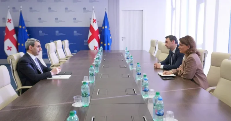 Tbilisidə BTQ dəmir yolunun təhvil təslimi üzrə yekun aktın imzalanması müzakirə olundu FOTOLAR