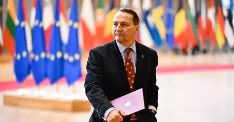 Глава МИД Польши предлагает включить НПЗ в новый пакет санкций против России