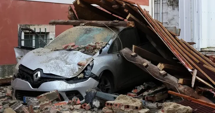 Ураган Кристин обрушился на Португалию: 5 погибших и масштабные разрушения