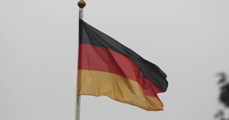 Almanların sayı 2 dəfə azalıb