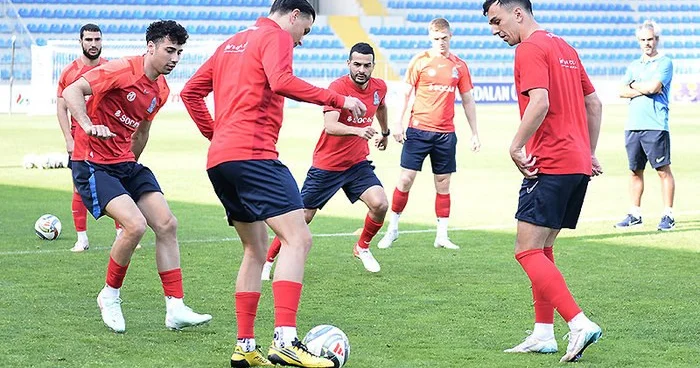 Azərbaycan millisi son oyundan əvvəl məşqə çıxıb