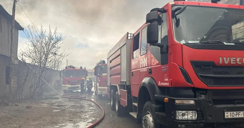 Binəqədidə anbarda baş vermiş yanğın məhdudlaşdırıldı YENİLƏNİB + FOTO/VİDEO