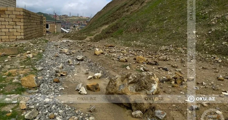 Qobuda sürüşmə oldu FOTO