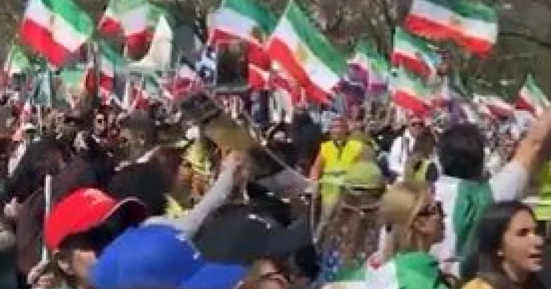 Иранцы митингуют у здания Конгресса США