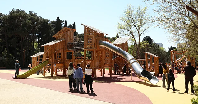 Birlik əməkdaşları ailə üzvləri ilə Nəbatat Bağında Fotolar