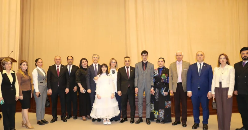 Həssas kateqoriyadan olan gənclərin iştirakı ilə “Məni dinləyin” adlı monotamaşa
