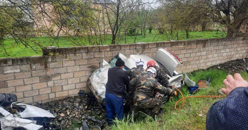 Xaçmazda “VAZ” və “KİA” toqquşub 2 nəfər ölüb