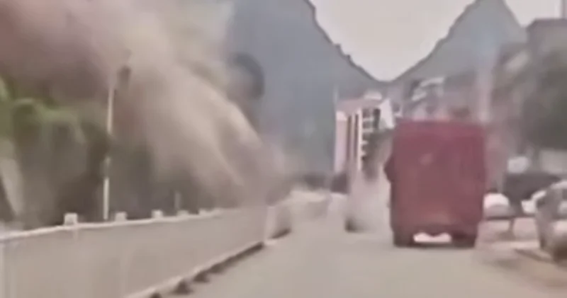 Гигантские валуны разрушили здания в Китае ВИДЕО