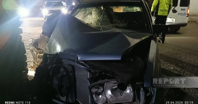 В Товузе автомобиль врезался в стену, пострадали три человека