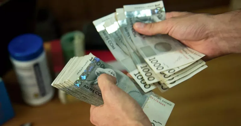 Госслужащим Кыргызстана будут выплачивать президентскую надбавку