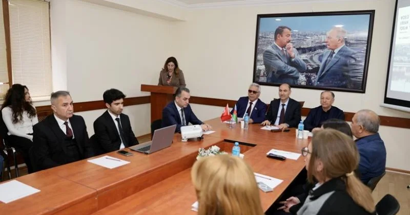 Şəhərsalma və urbanizasiya mövzusu UNEC də müzakirə olunub FOTOLAR