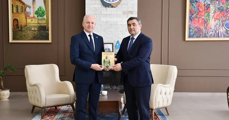 Тюркская Академия передала посольству Азербайджана книгу о Карабахской войне на казахском языке