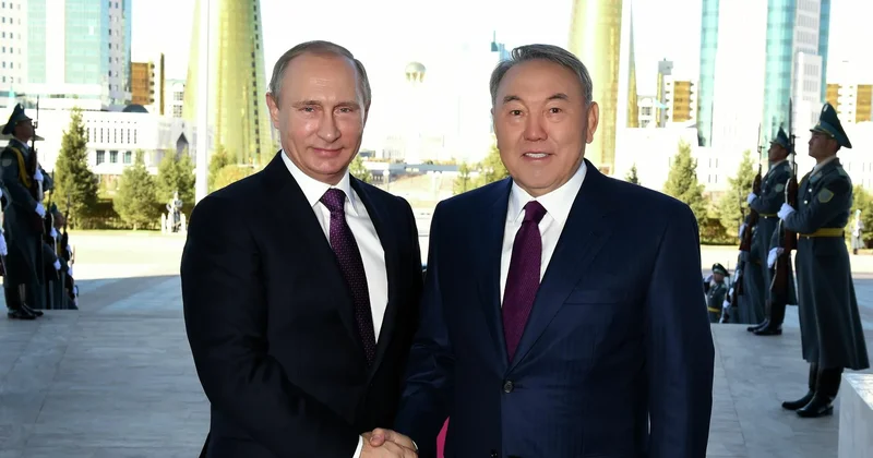 Putin Nazarbayevlə görüşdü