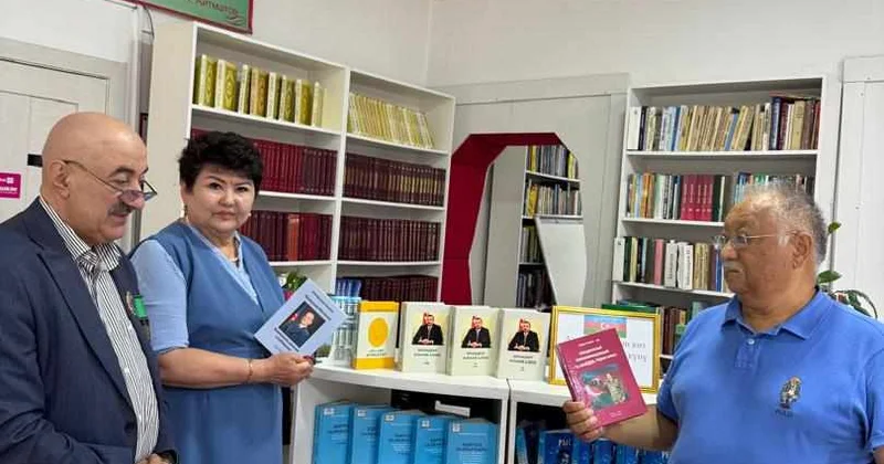 Türkdilli Dövlətlərin Siyasətinə Dəstət Fondu kitab sərgisi keçirdi
