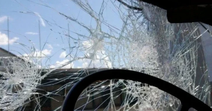 В Агдашском районе поезд столкнулся с автомобилем: трое пострадавших