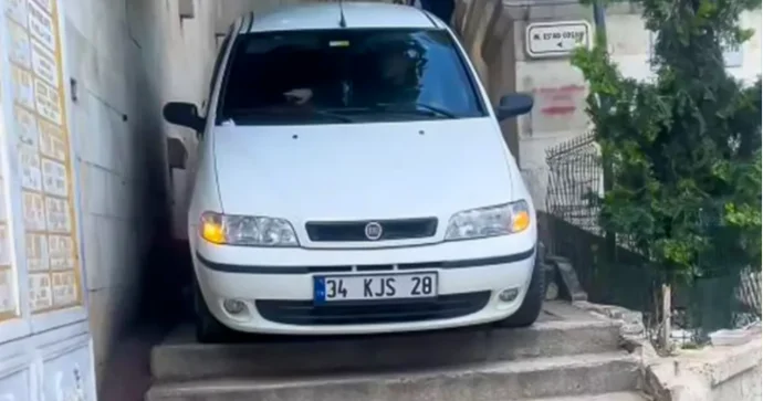 Sürücü naviqasiya proqramına aldanıb görün hansı yola girdi