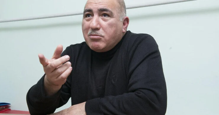 “İran sənə heykəl qoymalı idi” Pənah Hüseyndən deputata irad