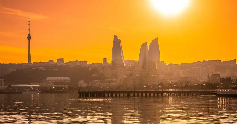 На Баку наступает летняя жара